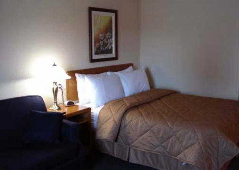 Rodeway Inn Grand Falls Room photo