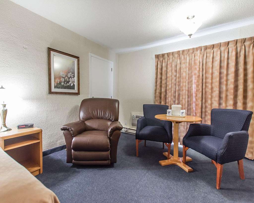 Rodeway Inn Grand Falls Room photo